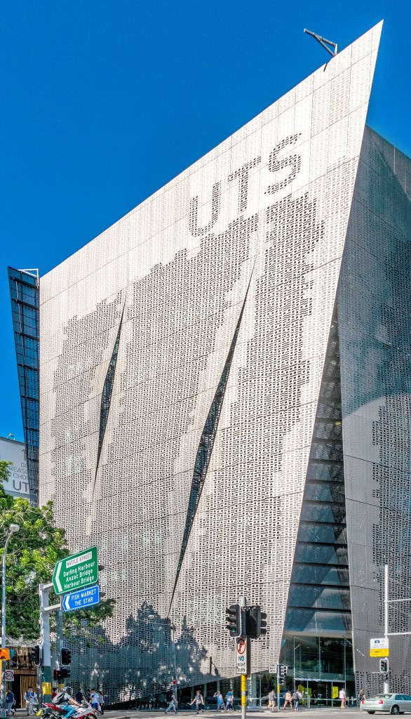 15AU-8161UTSBroadwayBuilding