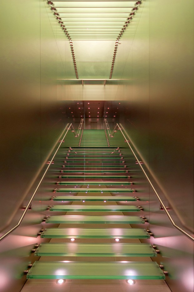 77 King Street, Apple Store