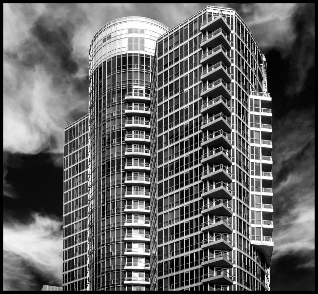 DSC_6143B WaterclubEastTowerEdB&W